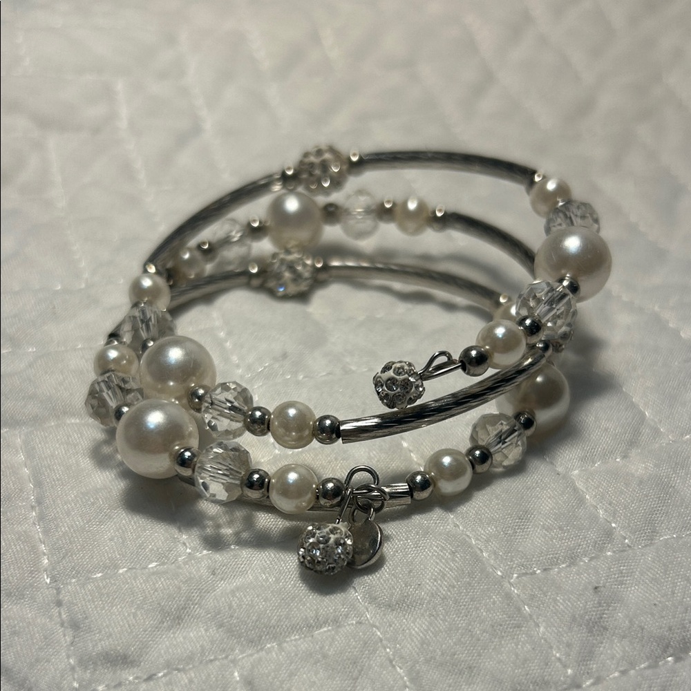 Elegant Silver and Pearl Bracelet